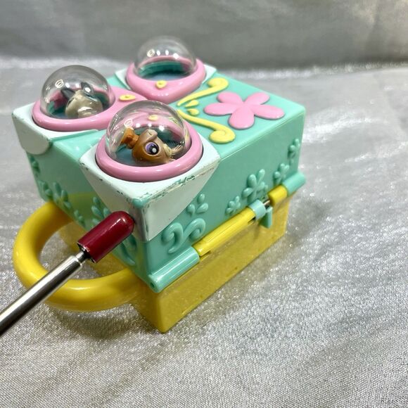 LITTLEST PET SHOP Vintage 2006 Teeniest Tiniest Playset two bunnies & larger cat - Picture 11 of 14